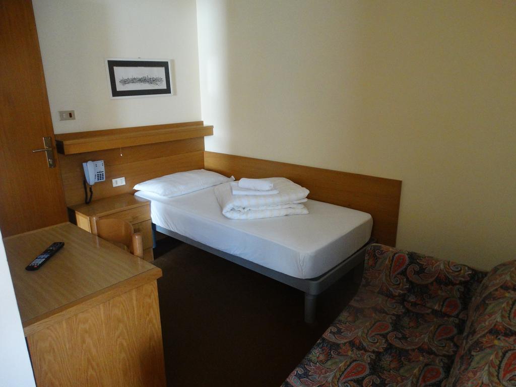 Single Room,118871839:JPEG